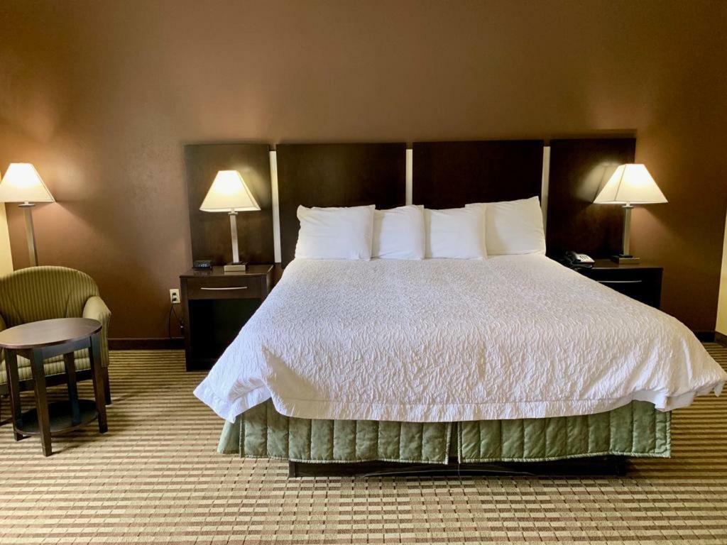 Whitney Inn & Suites Hamden Buitenkant foto